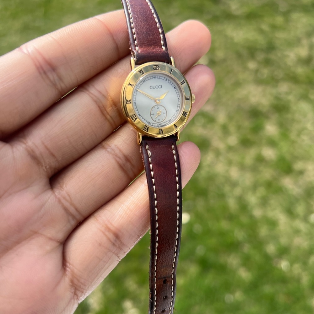 GUCCI Chronograph, Gold Plated ladies Watch - Picture 3 of 11